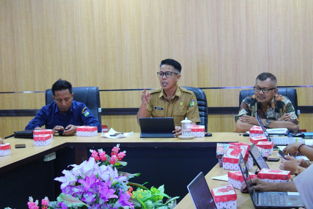 Rapat Evaluasi dan Strategi Percepatan Pendataan Pemasaran SR SPAM Regional Uveta Kota Palu