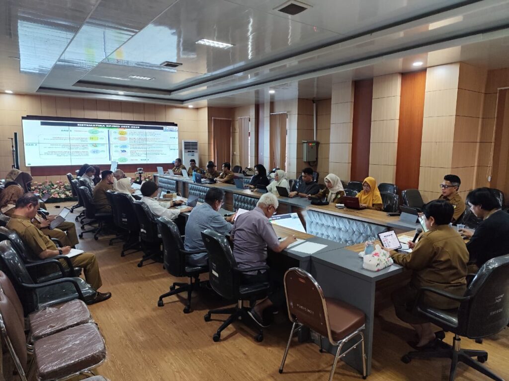 Rapat Evaluasi Ranperda RPJMD Kota Palu 2025 – 2029